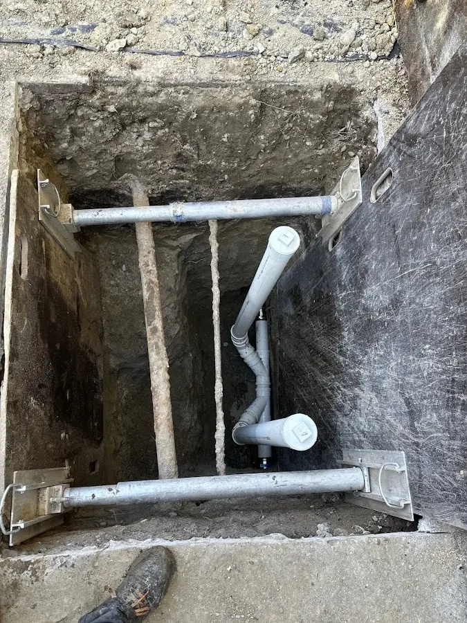 Experienced plumber completing Gas Line Repair work in Manor